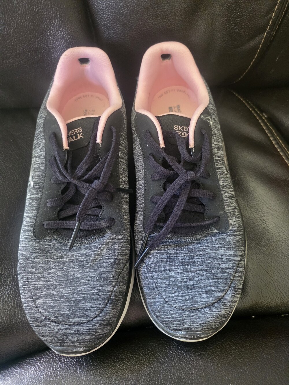 Skechers Women’s Heather Gray Knit Sneakers with Pink Lining Size 8.5